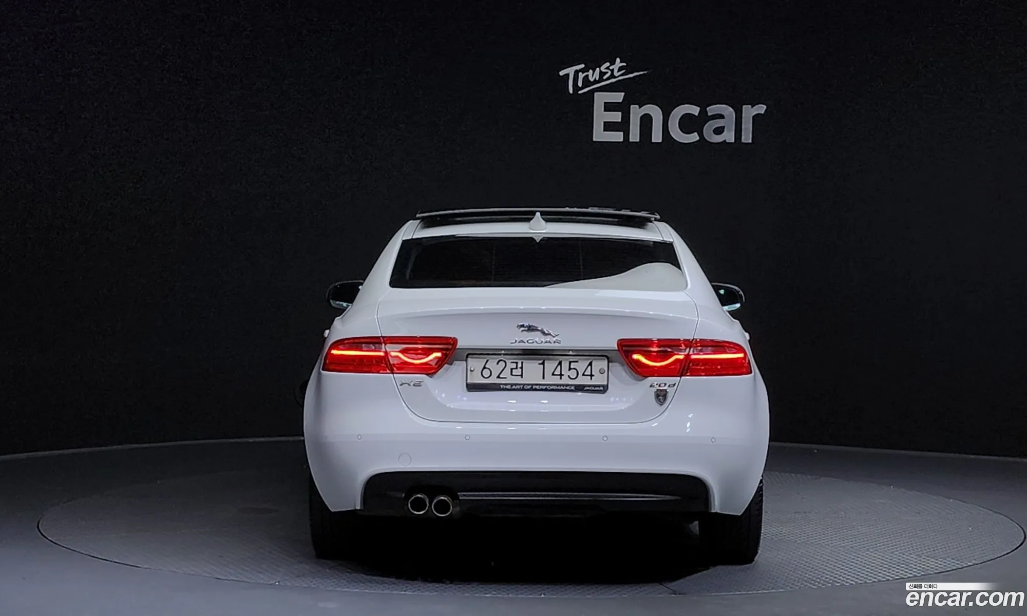 Jaguar Xe 20D Portfolio - фотография 4482486