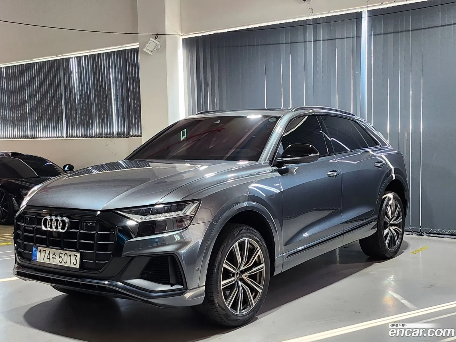 Audi Q8 4M 55 Tfsi Quattro Premium - фотография 12702980