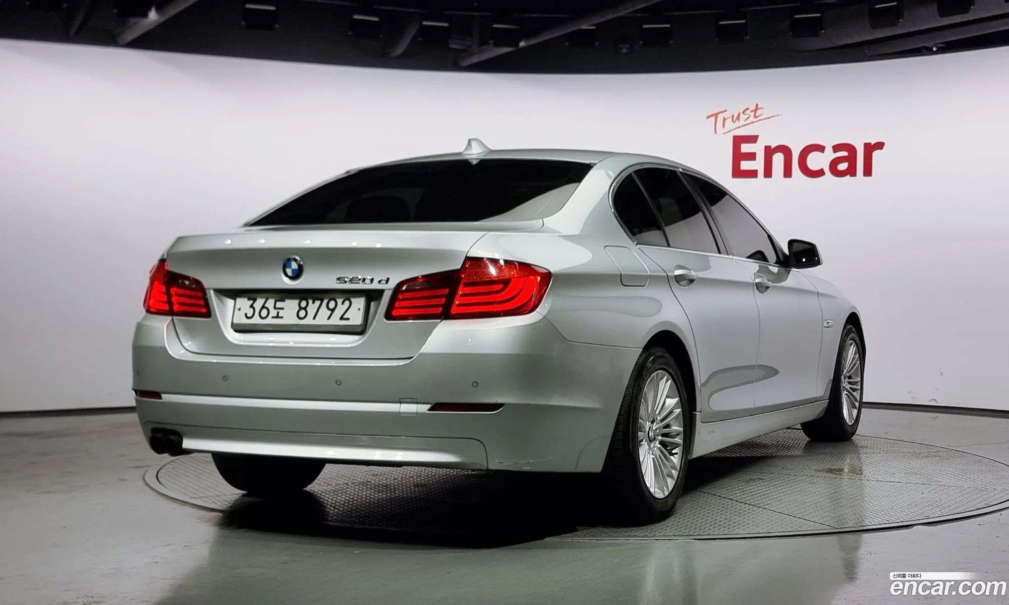 BMW 5 Series F10 520D - фотография 11833571