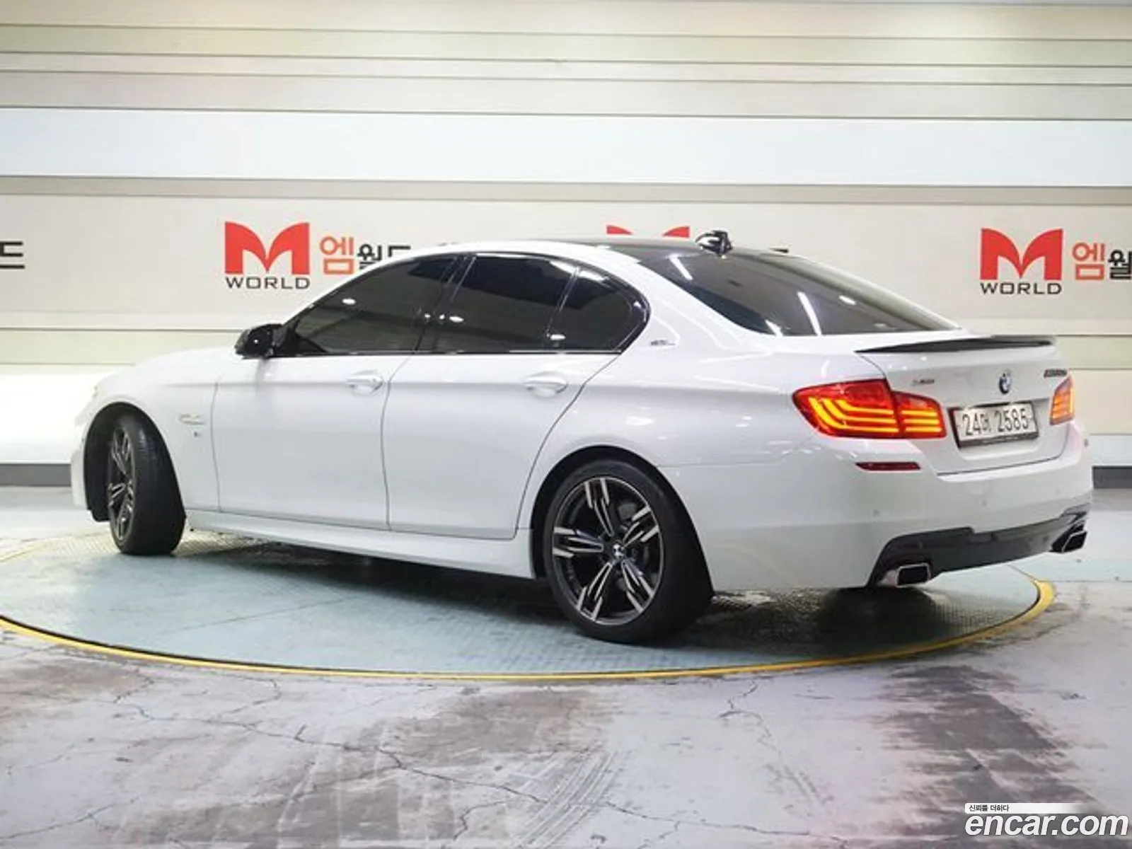 BMW 5 Series F10 520D M Aerodynamics - фотография 14844756