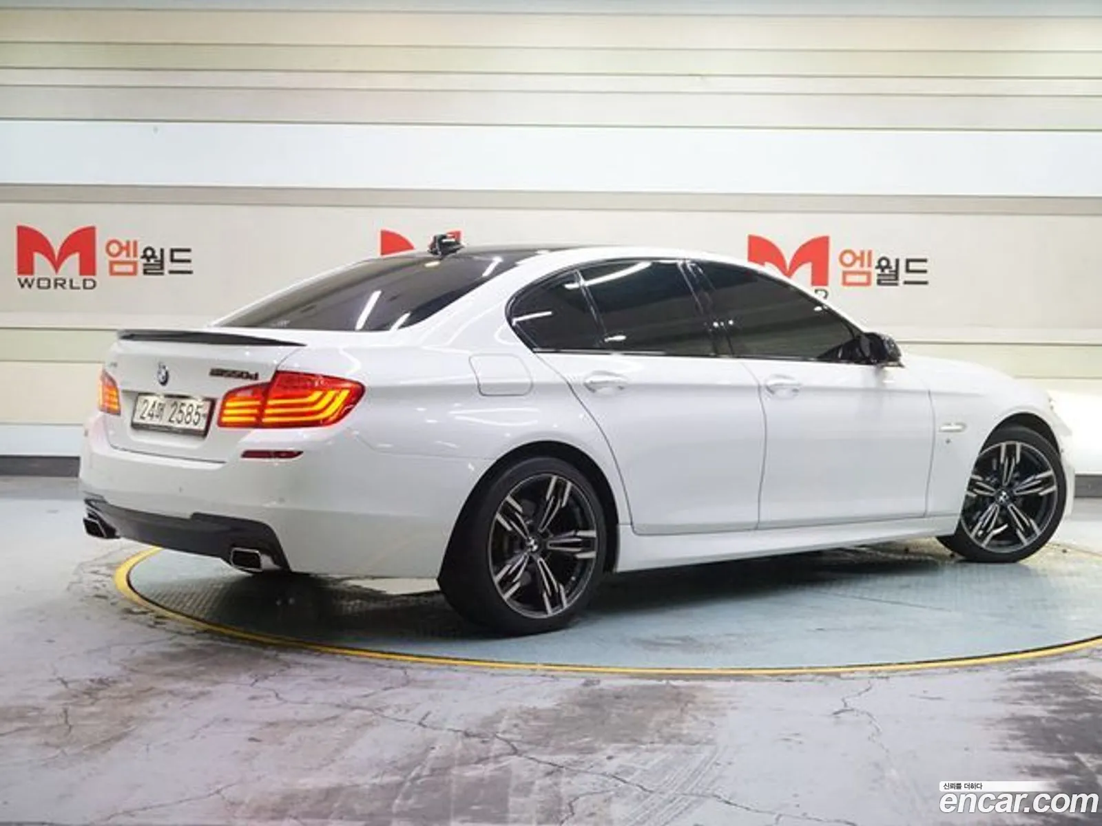 BMW 5 Series F10 520D M Aerodynamics - фотография 14844757