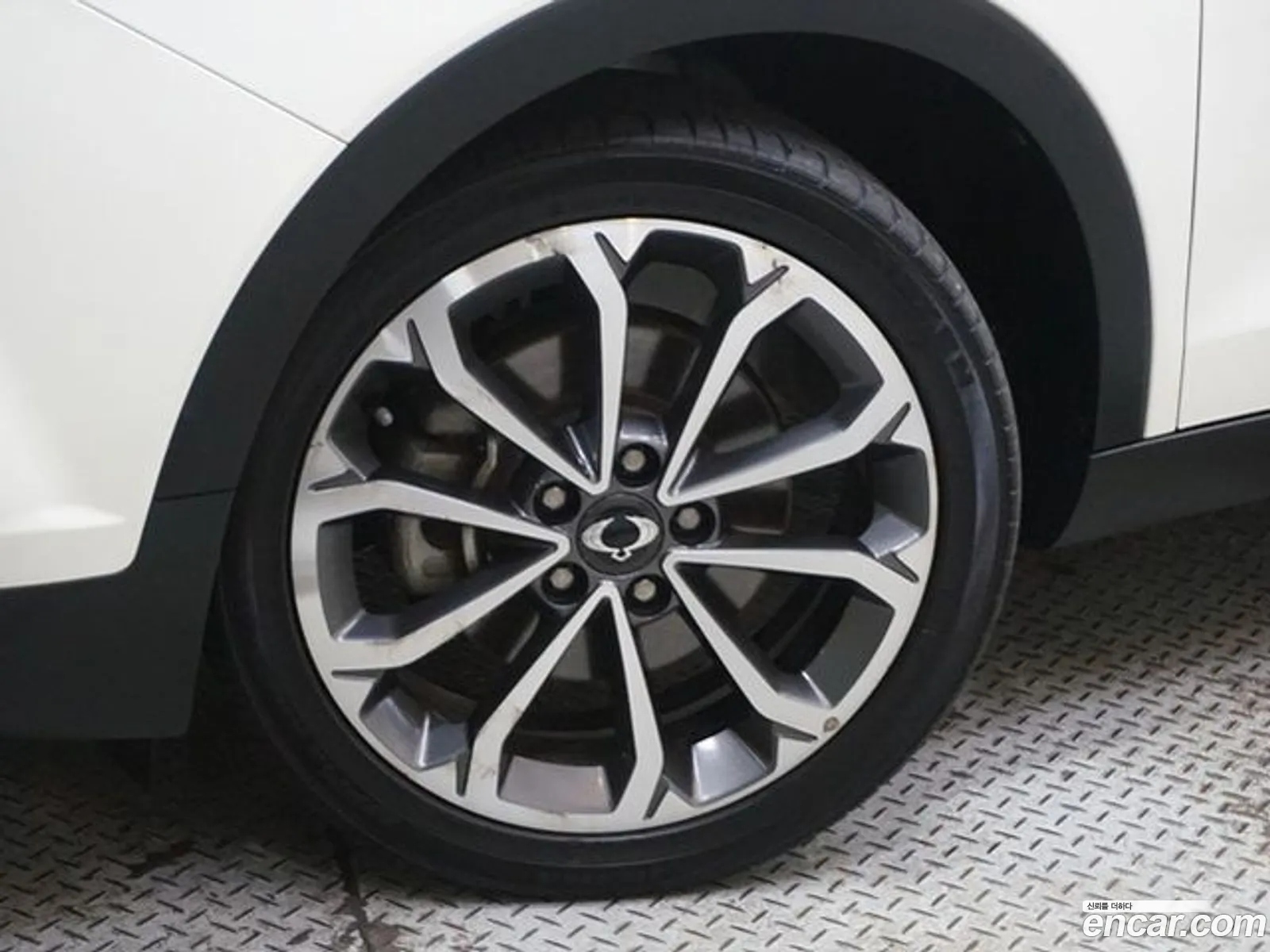 Kg Mobility Ssangyong Tivoli Armor Gear Edition 2Wd - фотография 3966751