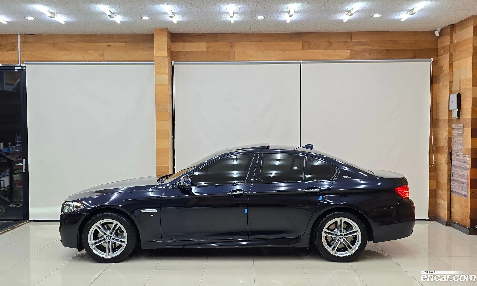 BMW 5 Series F10 520D xDrive M Aerodynamics - фотография 11572544