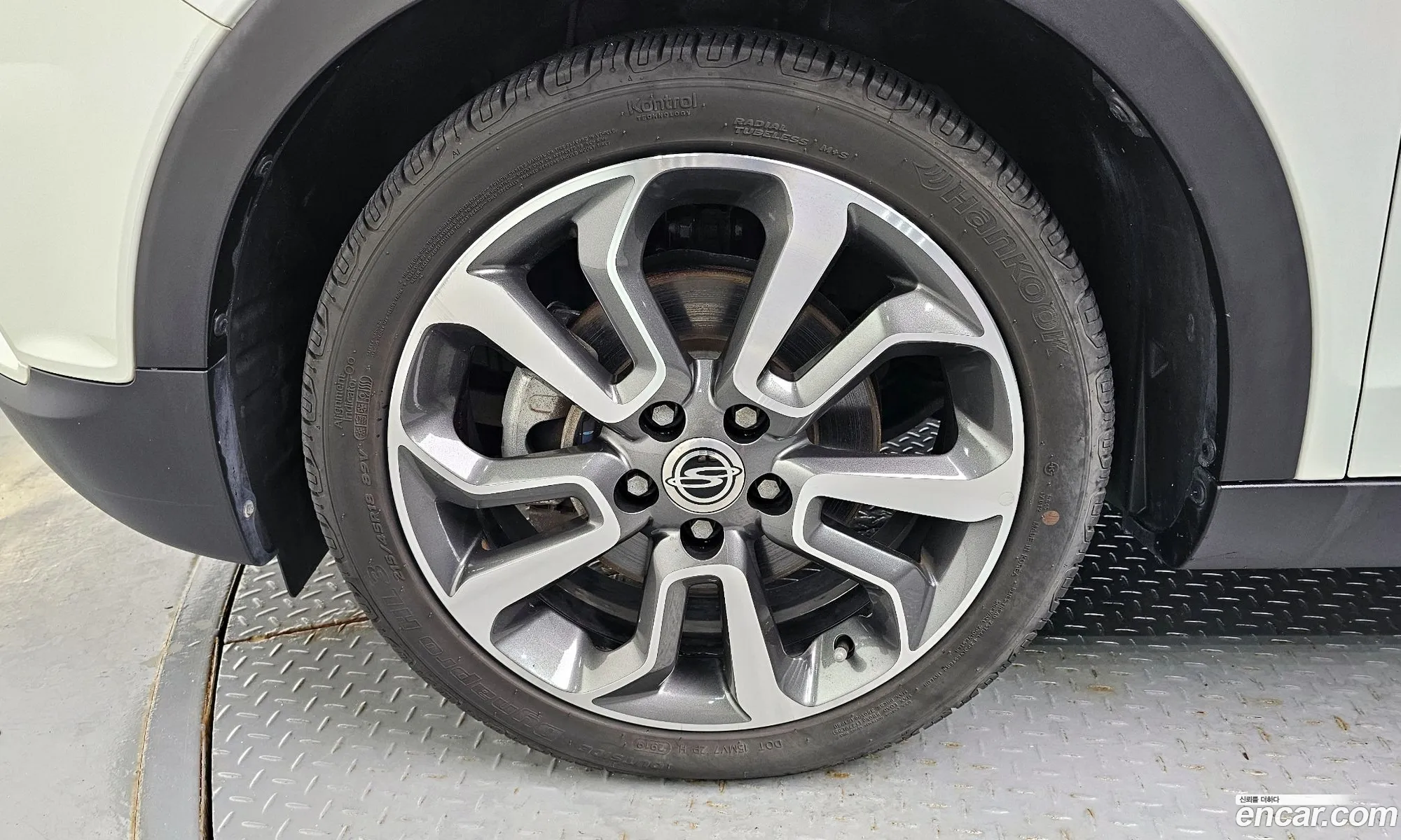 Kg Mobility Ssangyong Tivoli Lx 2Wd - фотография 4275709