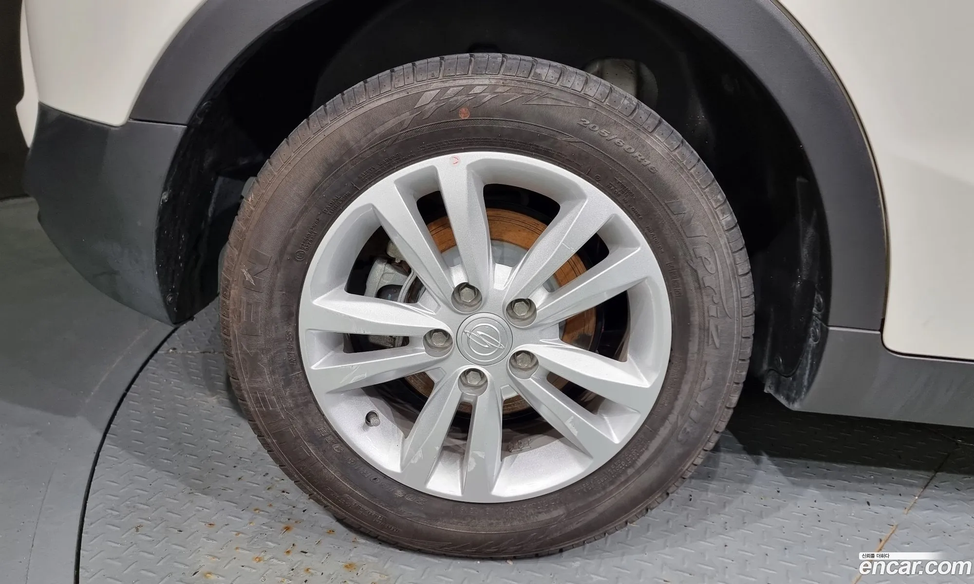 Kg Mobility Ssangyong Tivoli Armor Vx 2Wd - фотография 14390772
