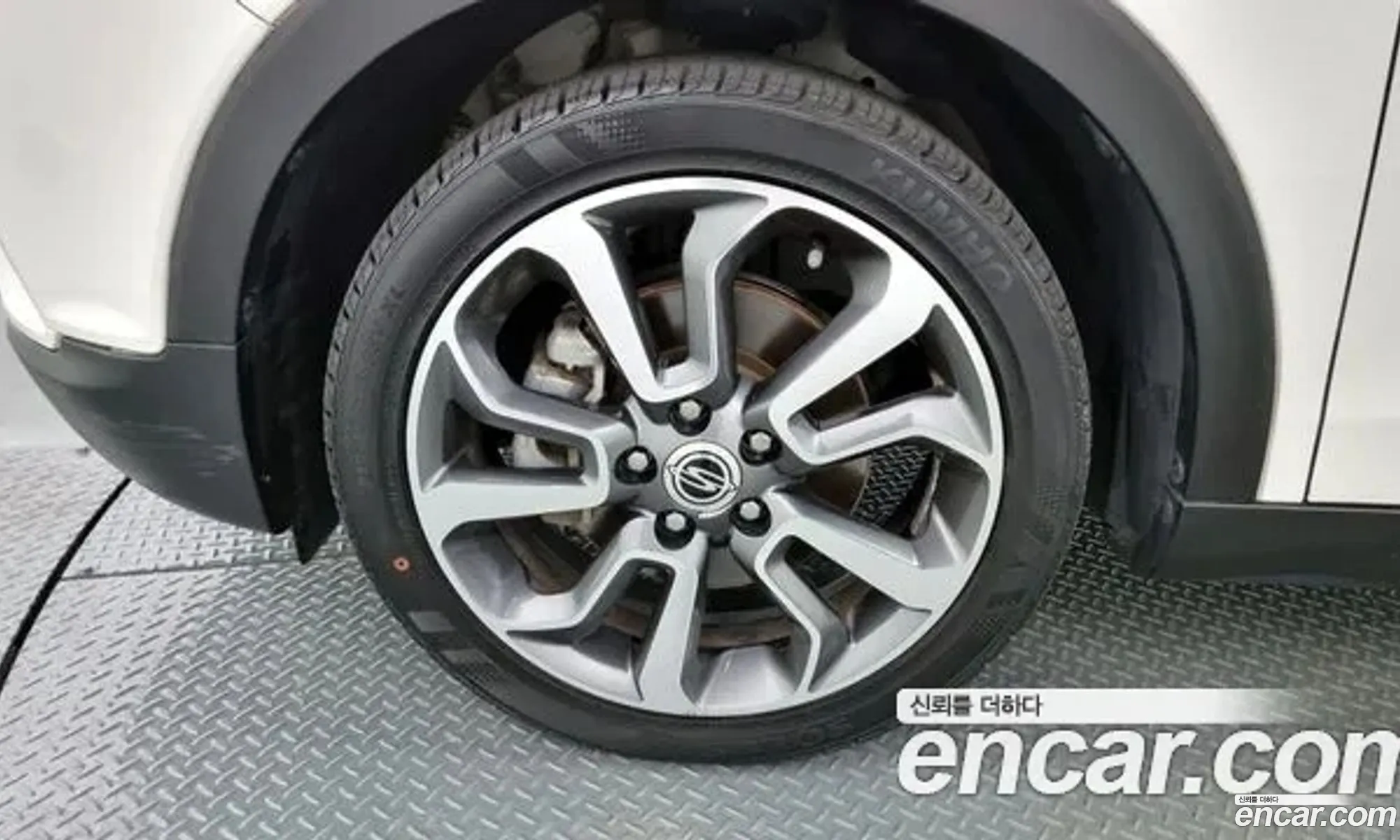 Kg Mobility Ssangyong Tivoli Vx 2Wd - фотография 4489126