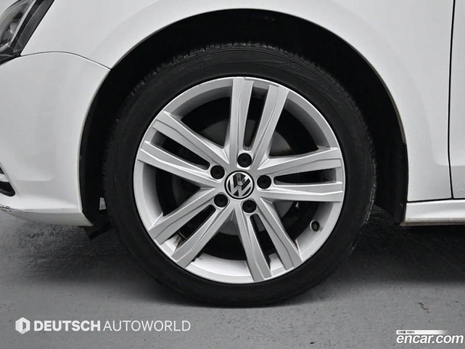 Volkswagen New Jetta 20 Tdi Bluemotion Premium 6Th Generation - фотография 12633543