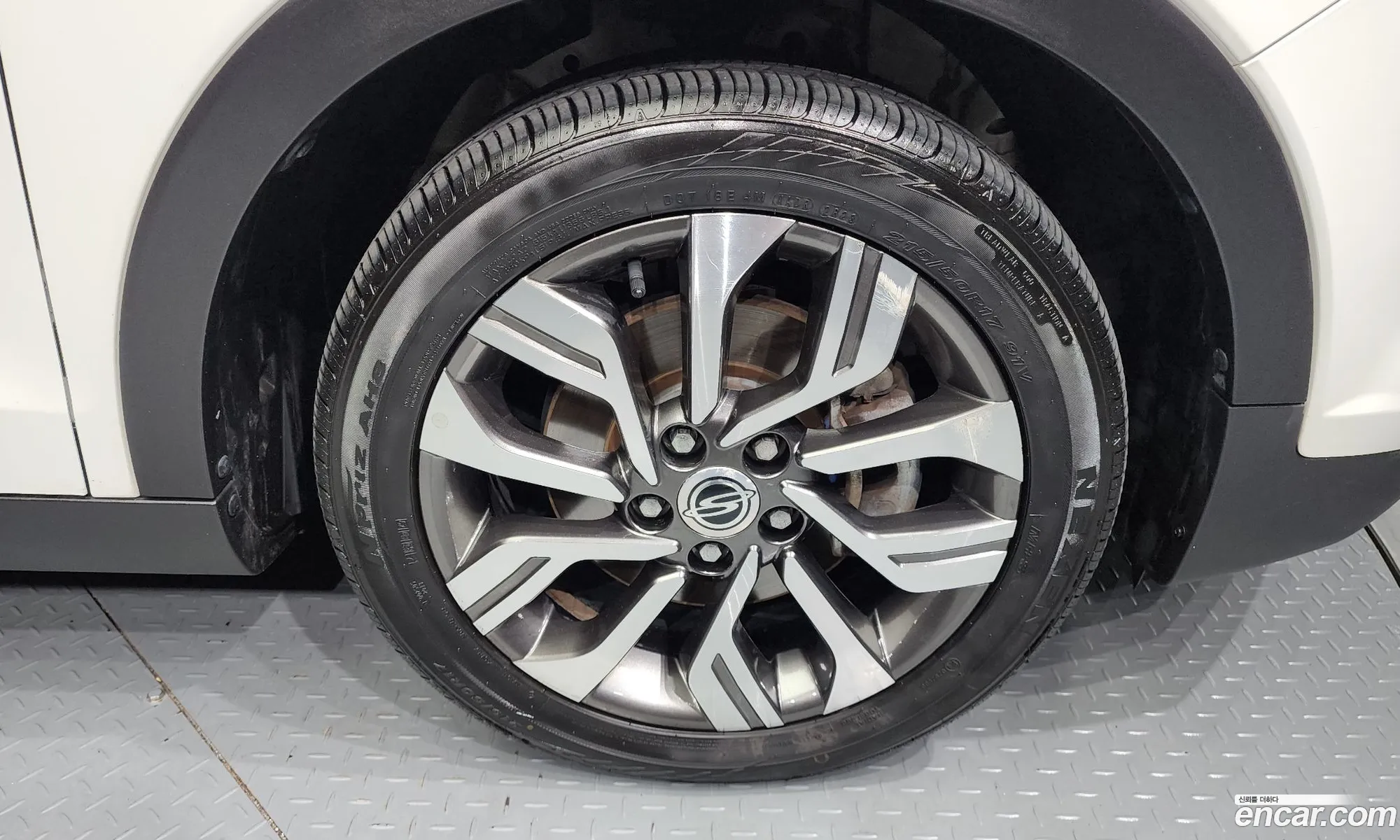 Kg Mobility Ssangyong Tivoli Armor Diesel Vx 2Wd - фотография 4275264