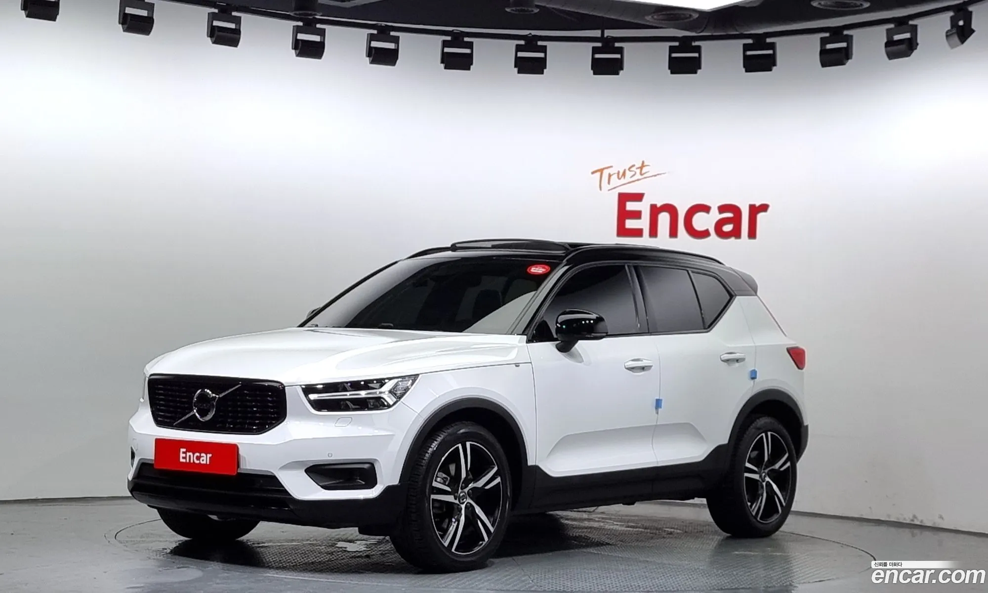 Xc40B4 R-Design - фотография 16016679