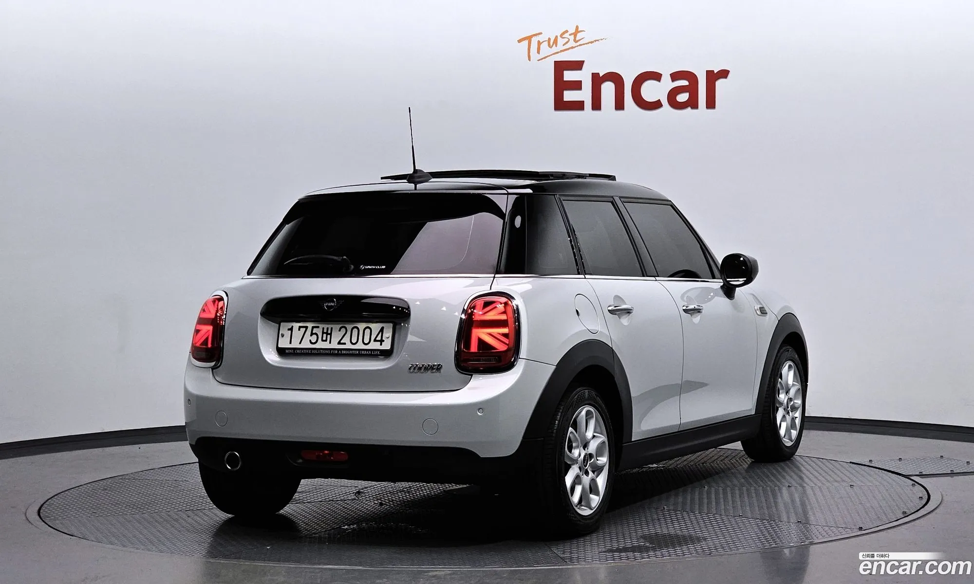 Mini Cooper 5-Door High 3Rd Generation - фотография 779226