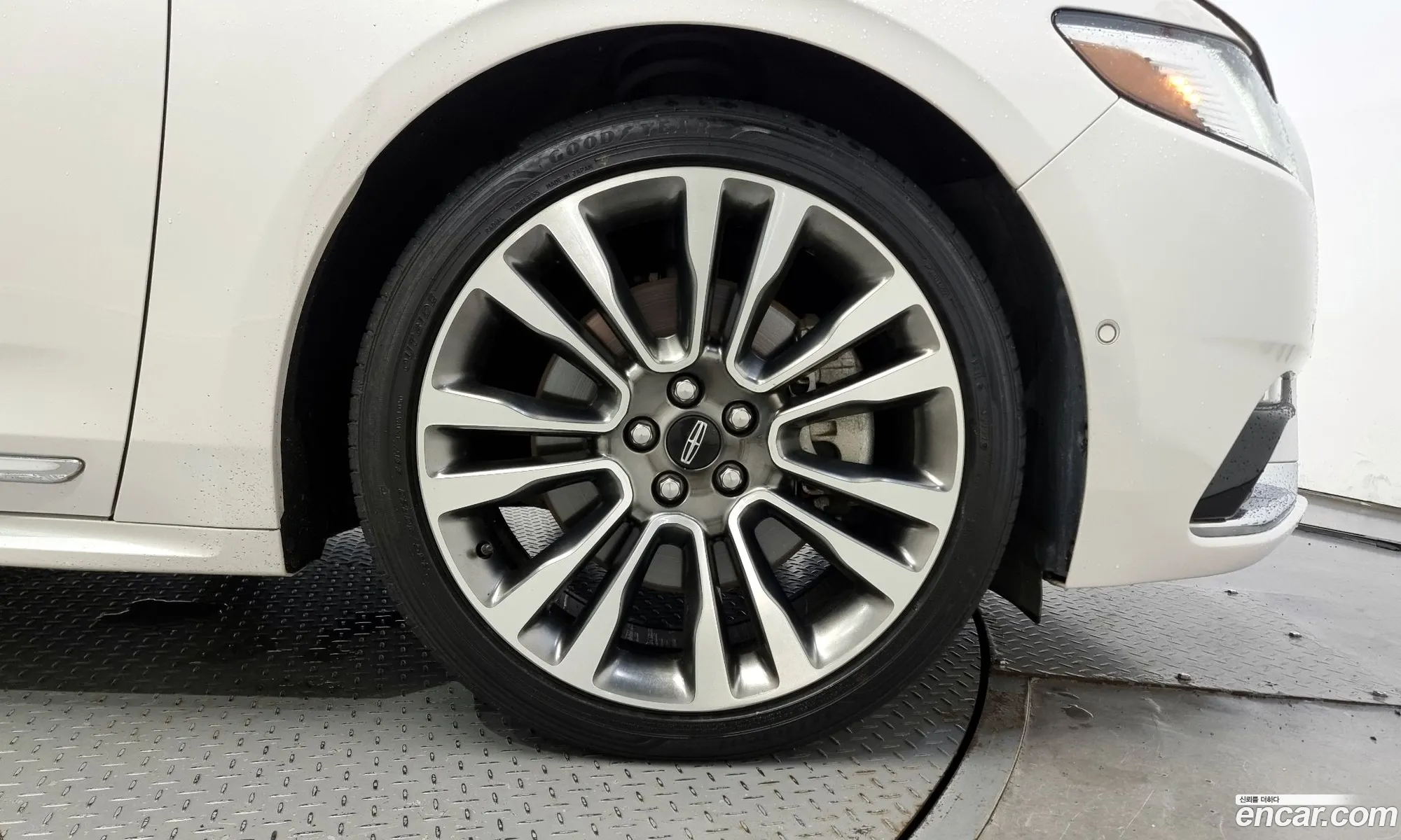 Lincoln Continental 10Th Generation 30 Awd - фотография 4758509