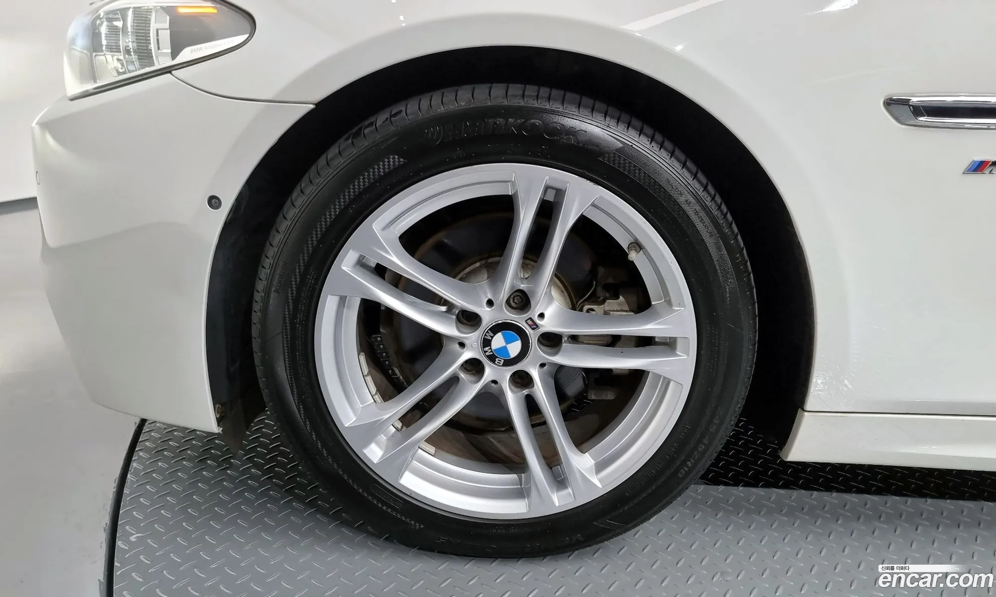 BMW 5 Series F10 520D M Aerodynamics - фотография 148019