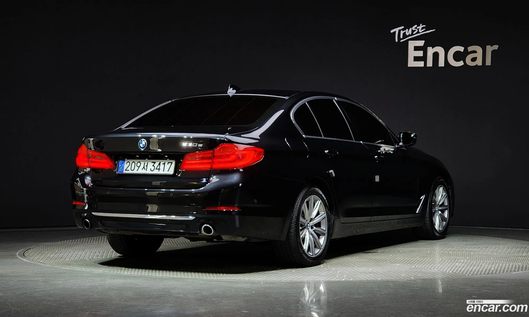 BMW 5 Series G30 530E Luxury - фотография 11977417