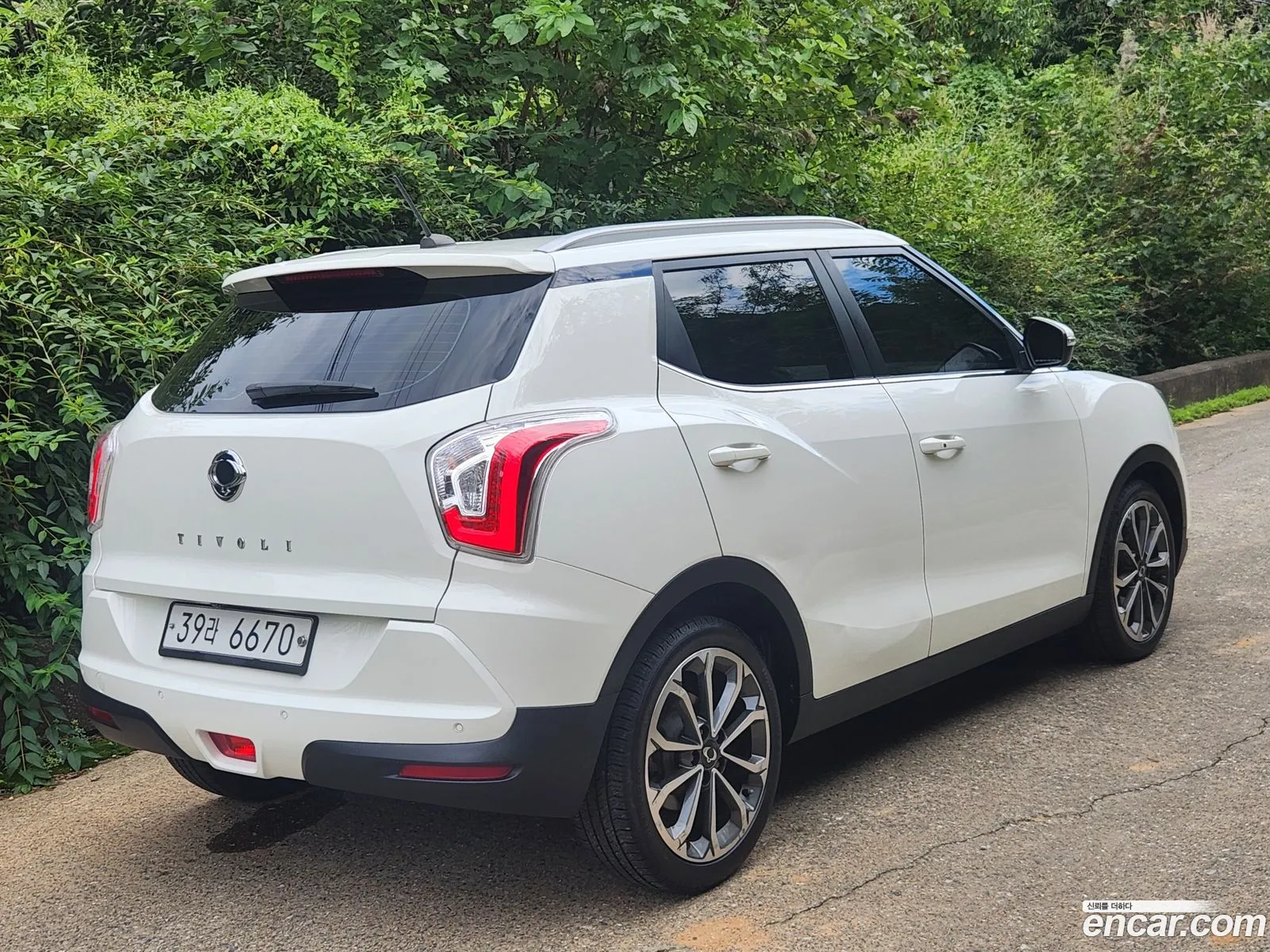 Kg Mobility Ssangyong Tivoli Armor Gear Edition 2Wd - фотография 3955347