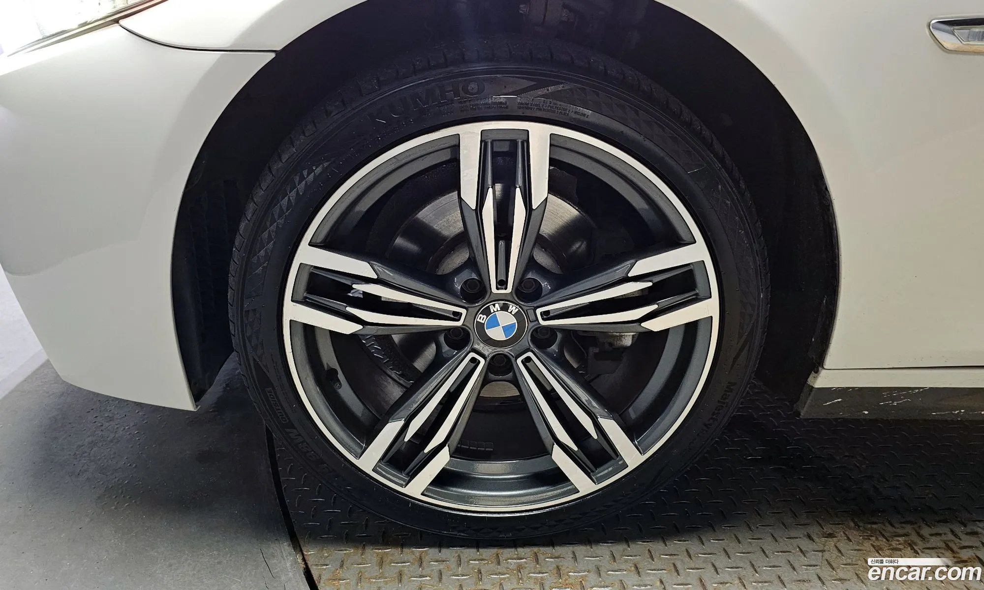 BMW 5 Series F10 520D - фотография 4603580