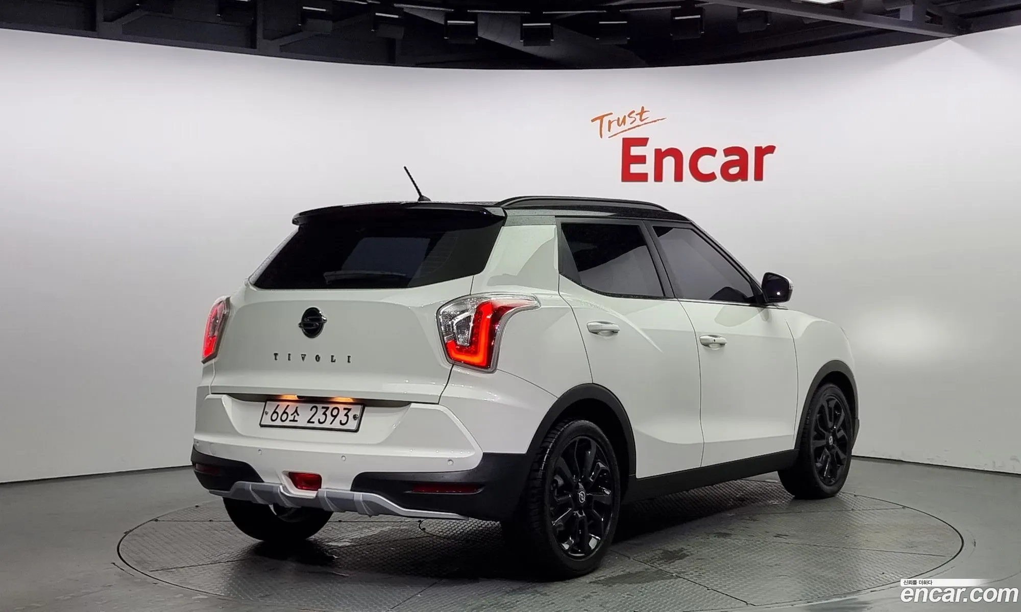 Kg Mobility Ssangyong Tivoli Lx 2Wd Top-Of-The-Line Model - фотография 4608504