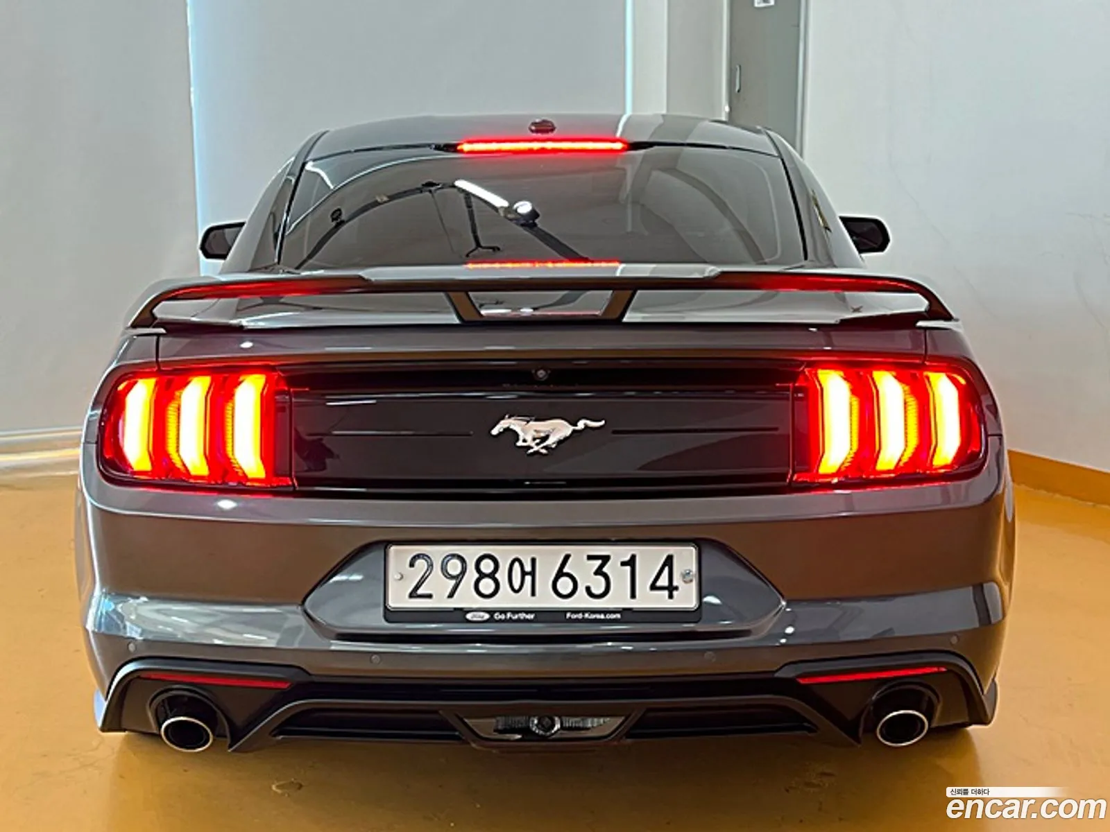 Ford Mustang Coupe - фотография 18059681