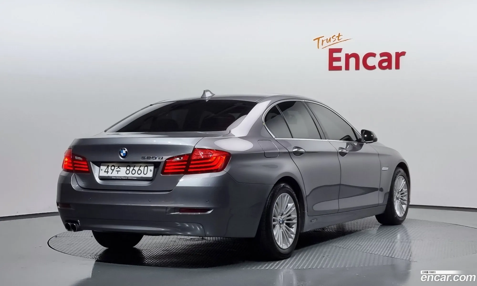 BMW 5 Series F10 520D - фотография 11985216