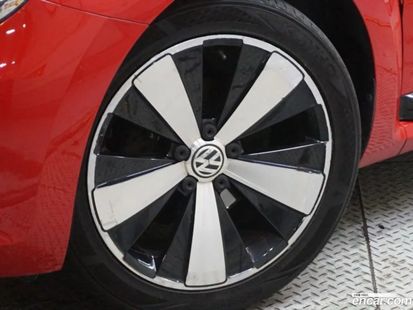 Volkswagen The Beetle 20 Tdi Premium 3Rd Generation - фотография 12487028