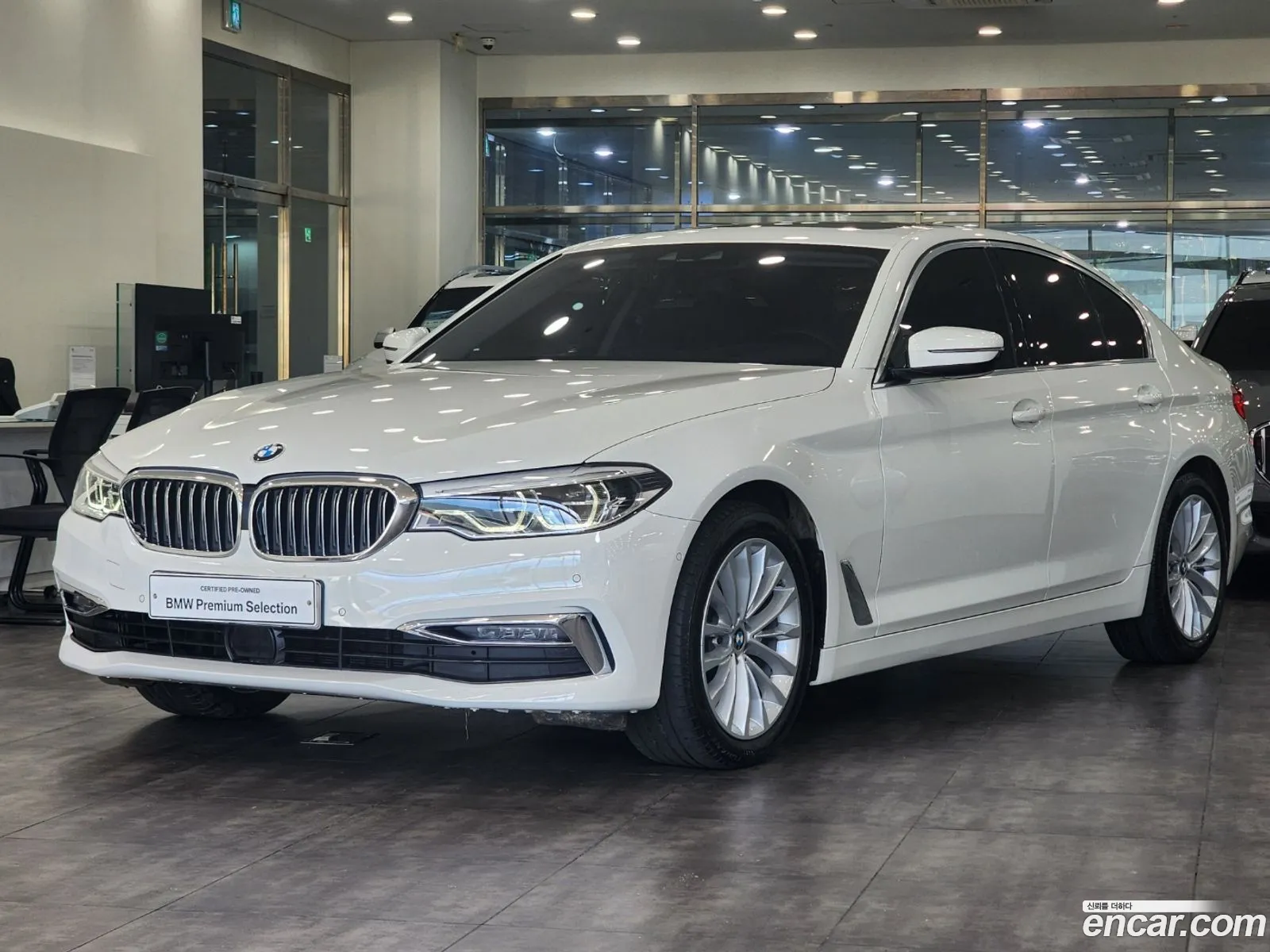 BMW 5 Series G30 530I xDrive Luxury Plus - фотография 171713