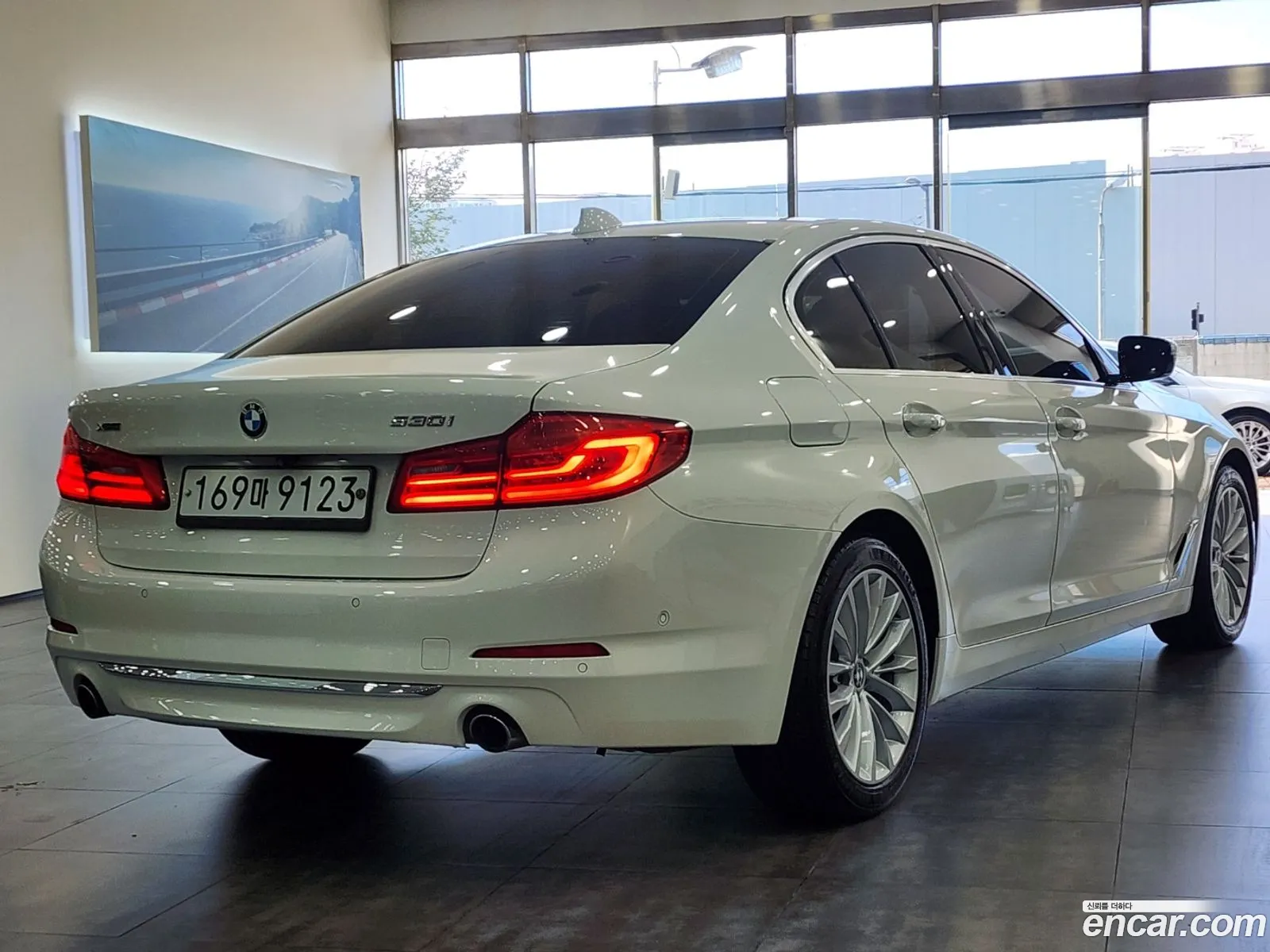 BMW 5 Series G30 530I xDrive Luxury Plus - фотография 171714