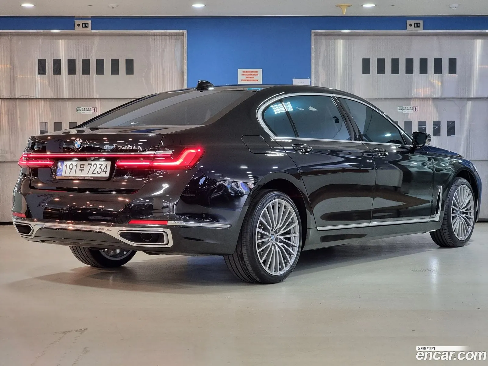 BMW 7 Series G11 740Li xDrive Design Pure Excellence - фотография 12002098