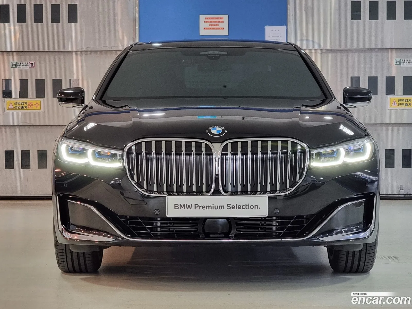 BMW 7 Series G11 740Li xDrive Design Pure Excellence - фотография 12002099