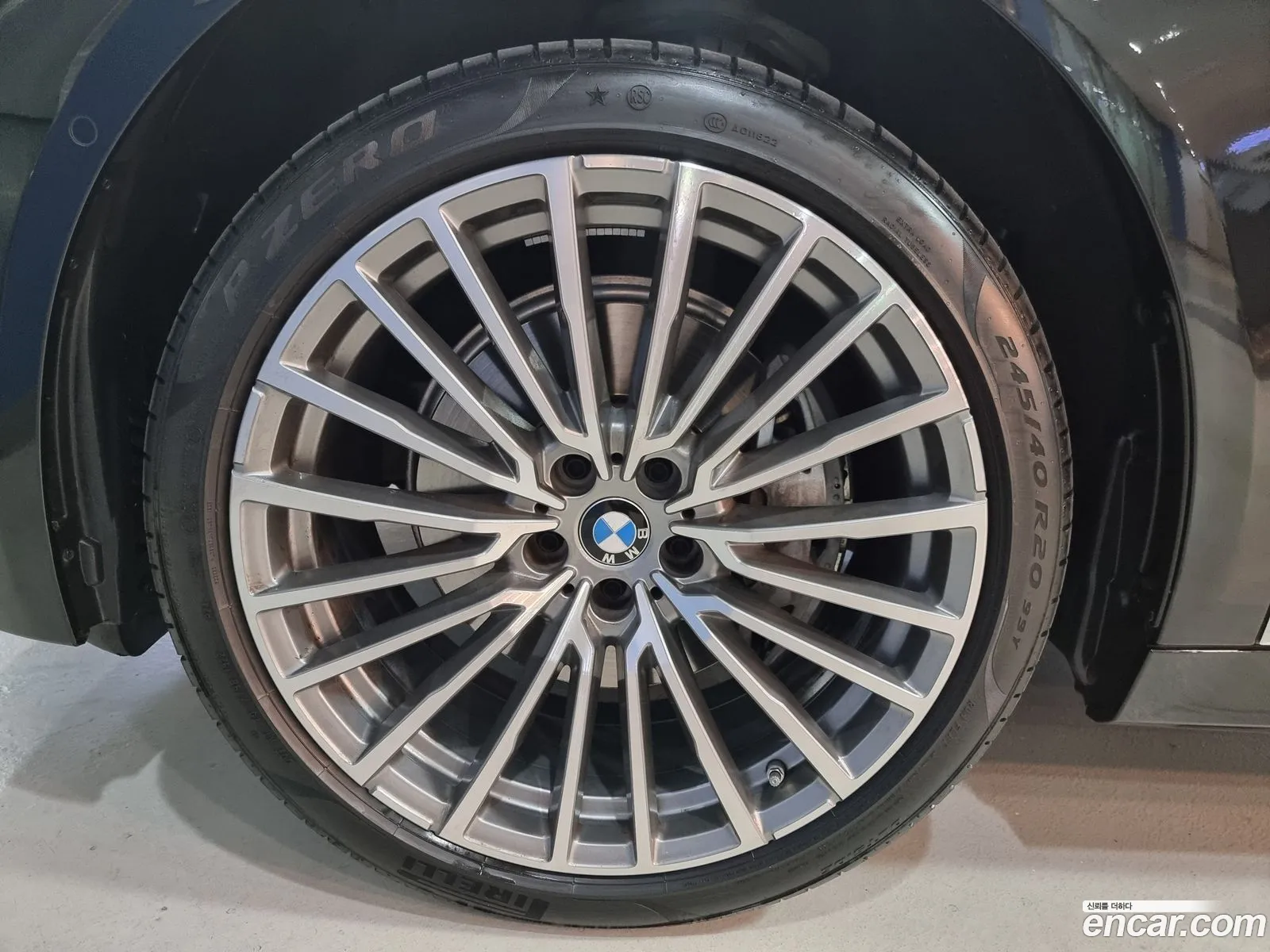 BMW 7 Series G11 740Li xDrive Design Pure Excellence - фотография 12002101