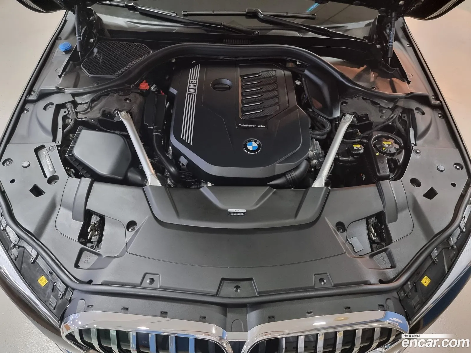 BMW 7 Series G11 740Li xDrive Design Pure Excellence - фотография 12002102