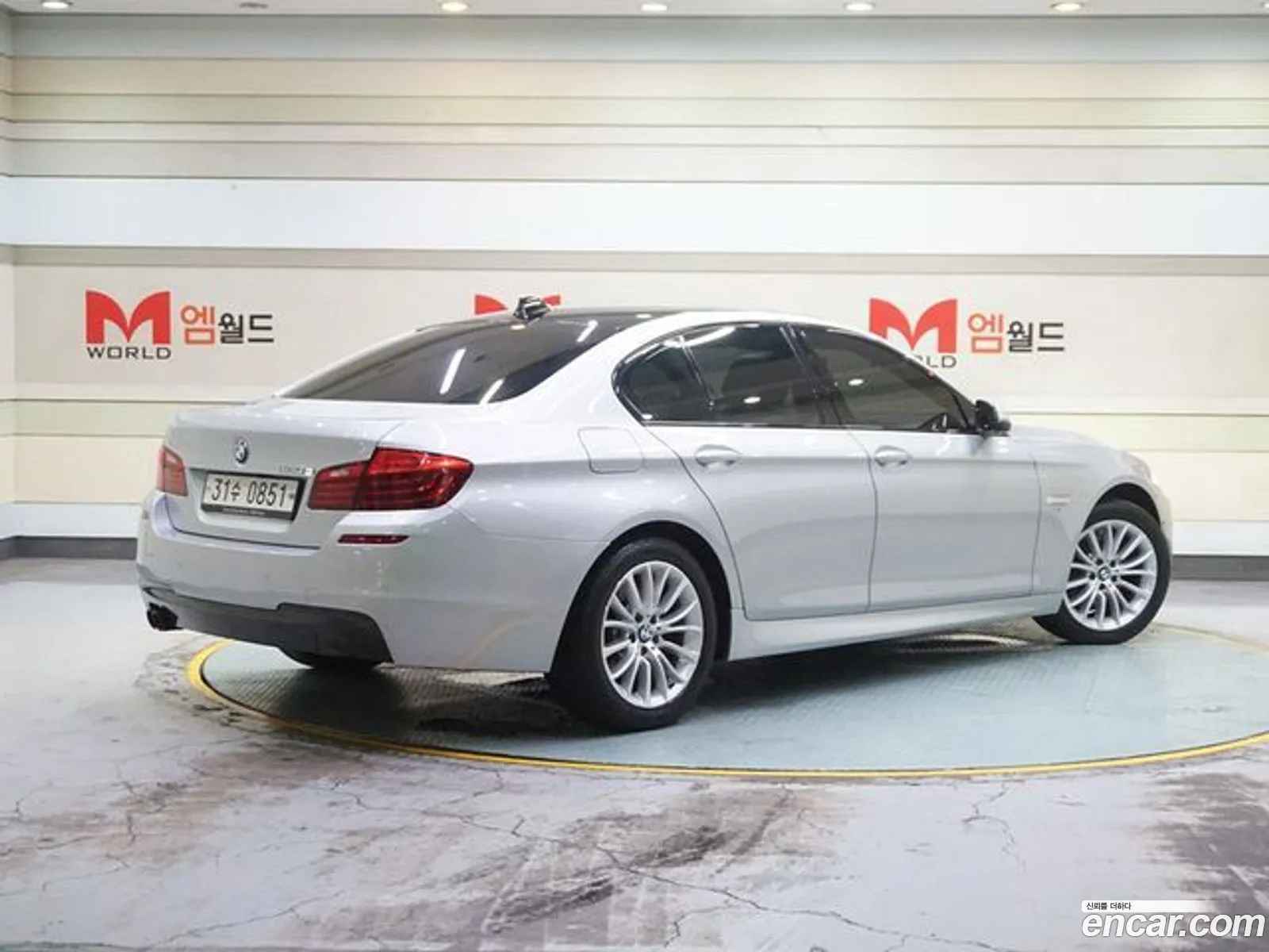 BMW 5 Series F10 520D M Aerodynamics - фотография 12039872