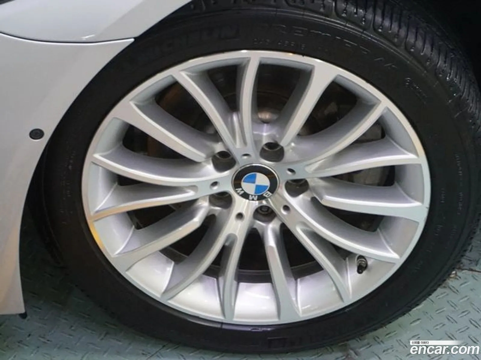 BMW 5 Series F10 520D M Aerodynamics - фотография 12039873