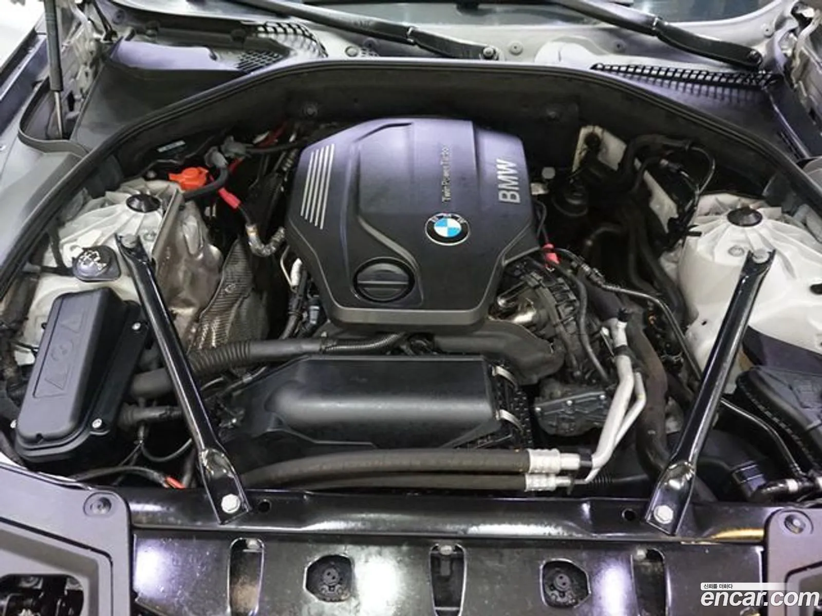 BMW 5 Series F10 520D M Aerodynamics - фотография 12039874
