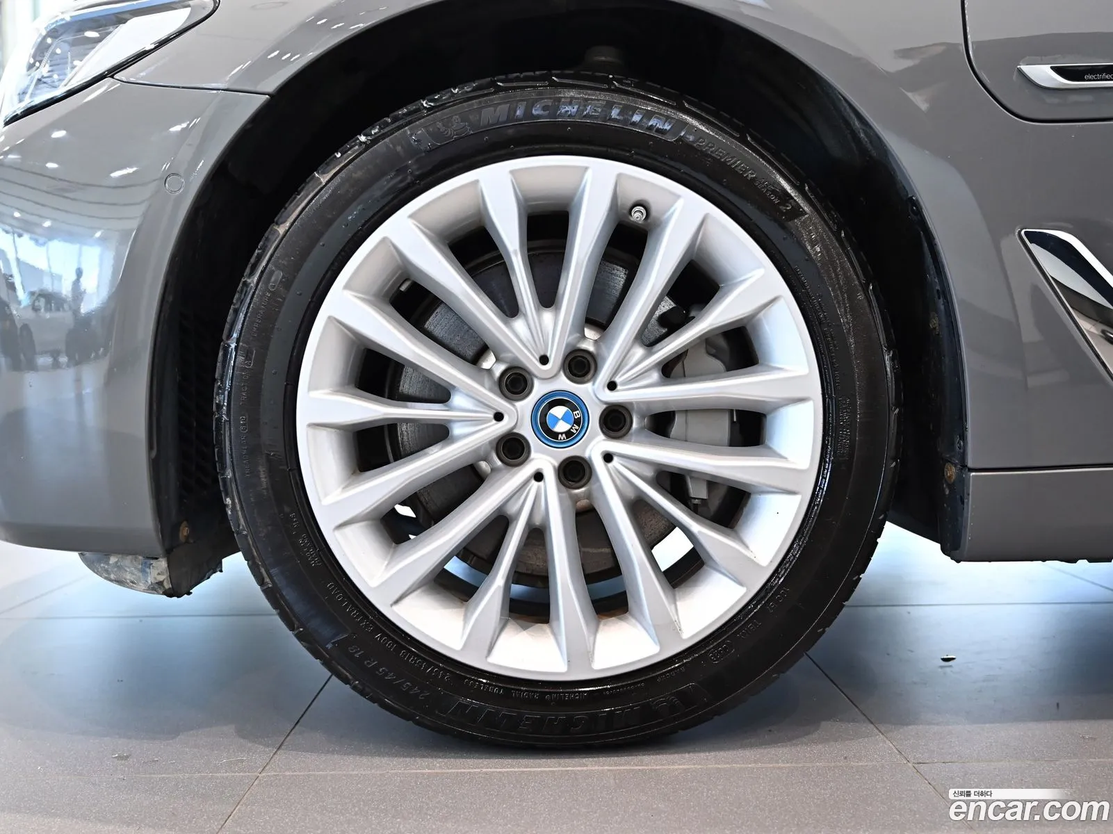 BMW 5 Series G30 530E Luxury - фотография 171693