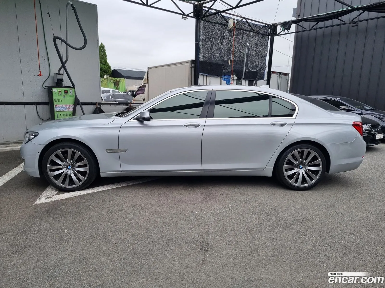 BMW 7 Series F01 750Ld xDrive Individual - фотография 11985207