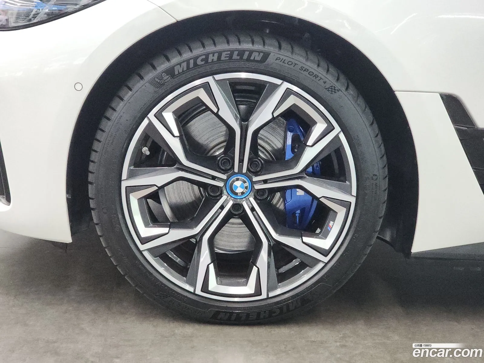 BMW I4 Edrive40 M Sports Pro - фотография 11985195