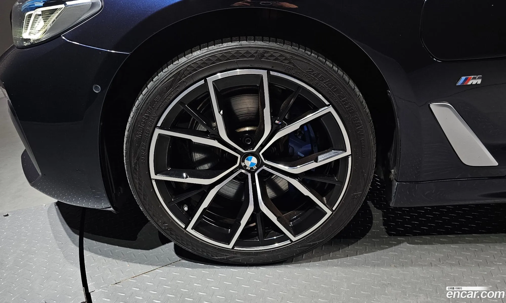 BMW 5 Series G30 530E M Sports - фотография 204149