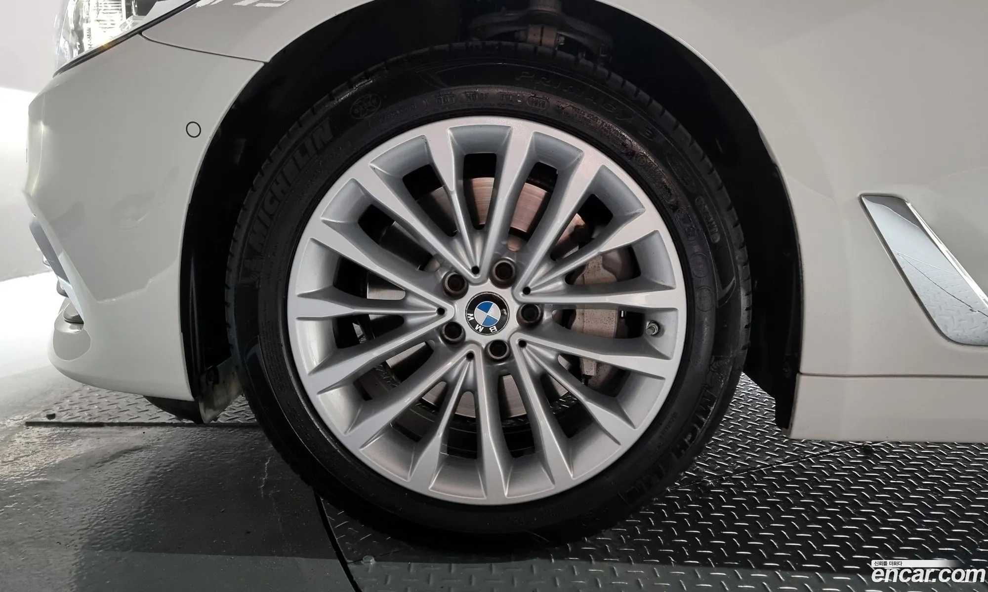 BMW 5 Series G30 530I Luxury Plus - фотография 208417