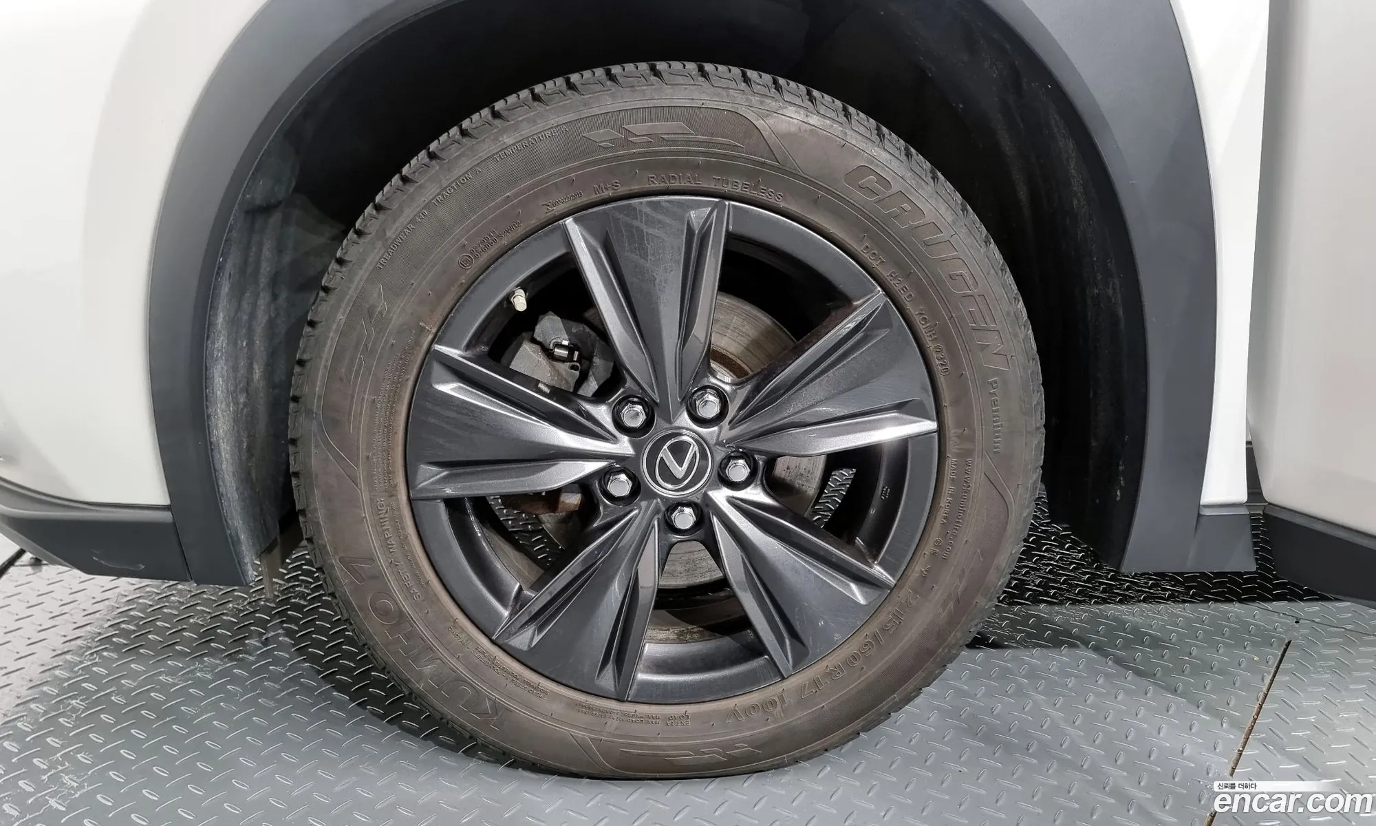 Lexus Ux250H 20 2Wd - фотография 6539279