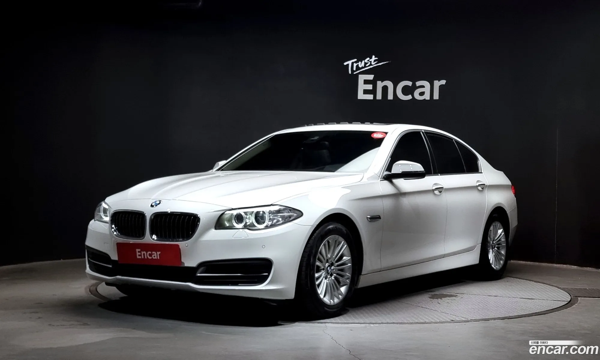BMW 5 Series F10 520D - фотография 11919956