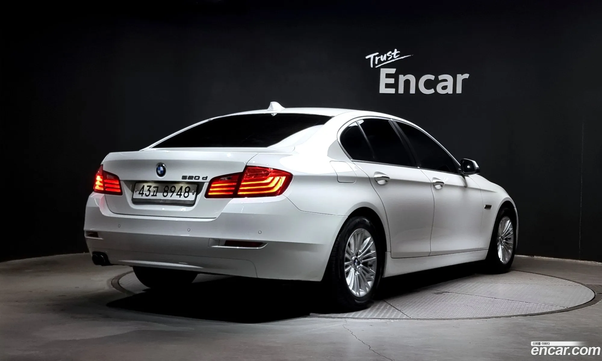 BMW 5 Series F10 520D - фотография 11919957