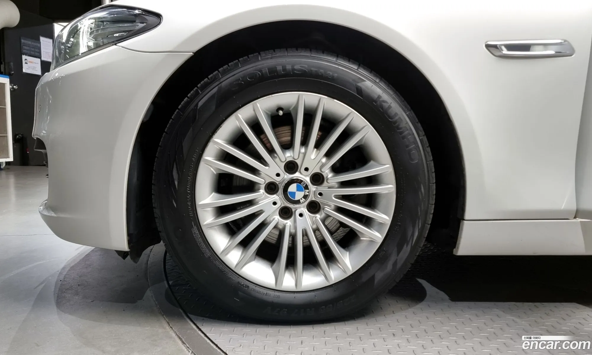 BMW 5 Series F10 520D - фотография 11919960