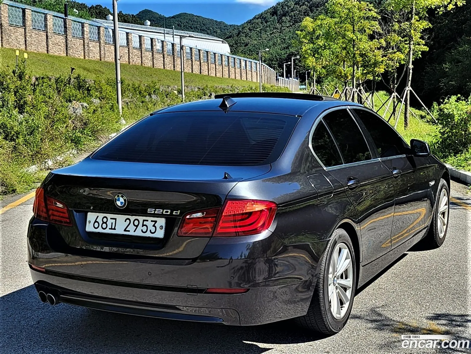 BMW 5 Series F10 520D - фотография 11891403