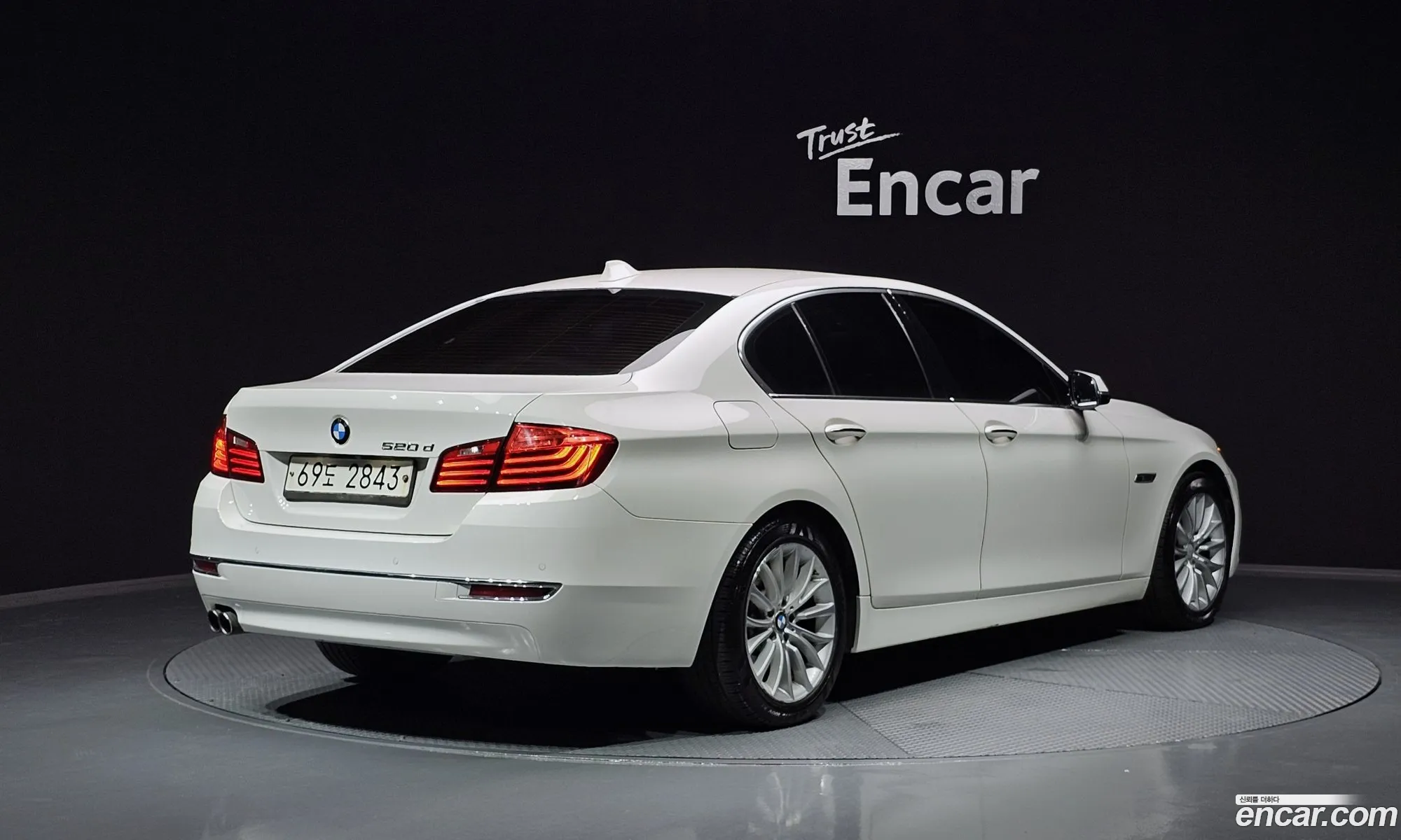 BMW 5 Series F10 520D Luxury - фотография 203761