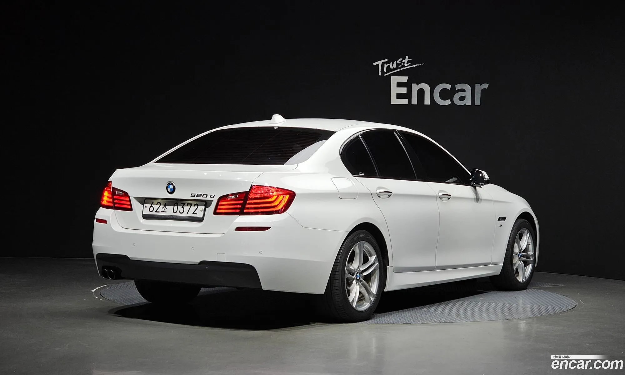 BMW 5 Series F10 520D M Aerodynamics - фотография 951426