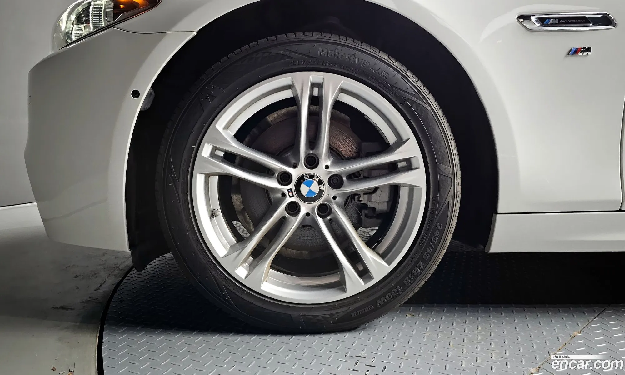 BMW 5 Series F10 520D M Aerodynamics - фотография 951429