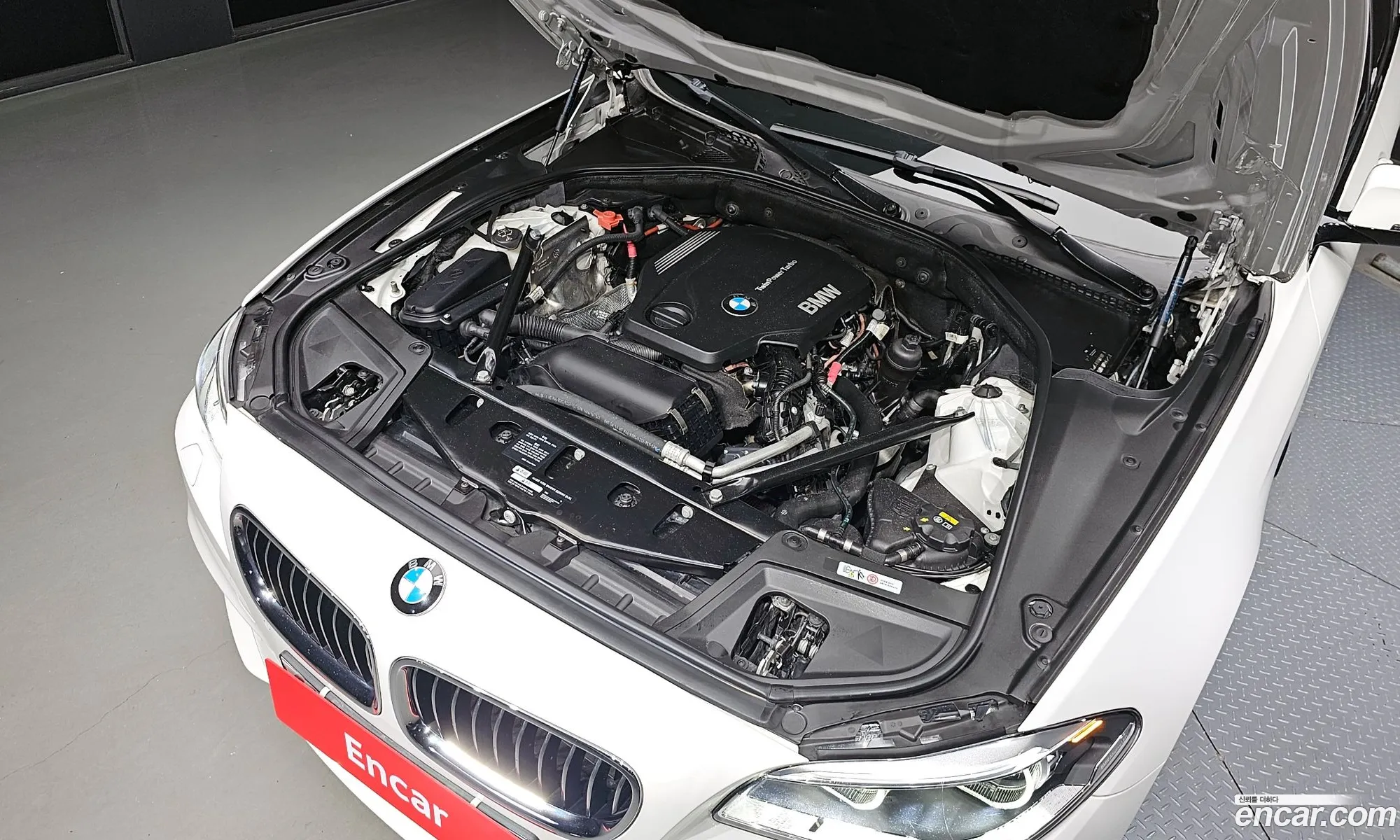 BMW 5 Series F10 520D M Aerodynamics - фотография 951430