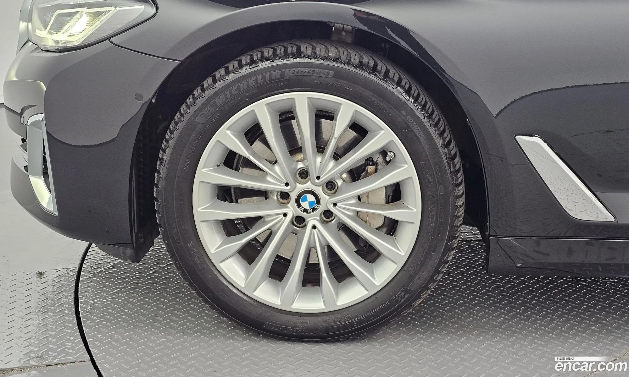 BMW 5 Series G30 530I xDrive Luxury - фотография 264410