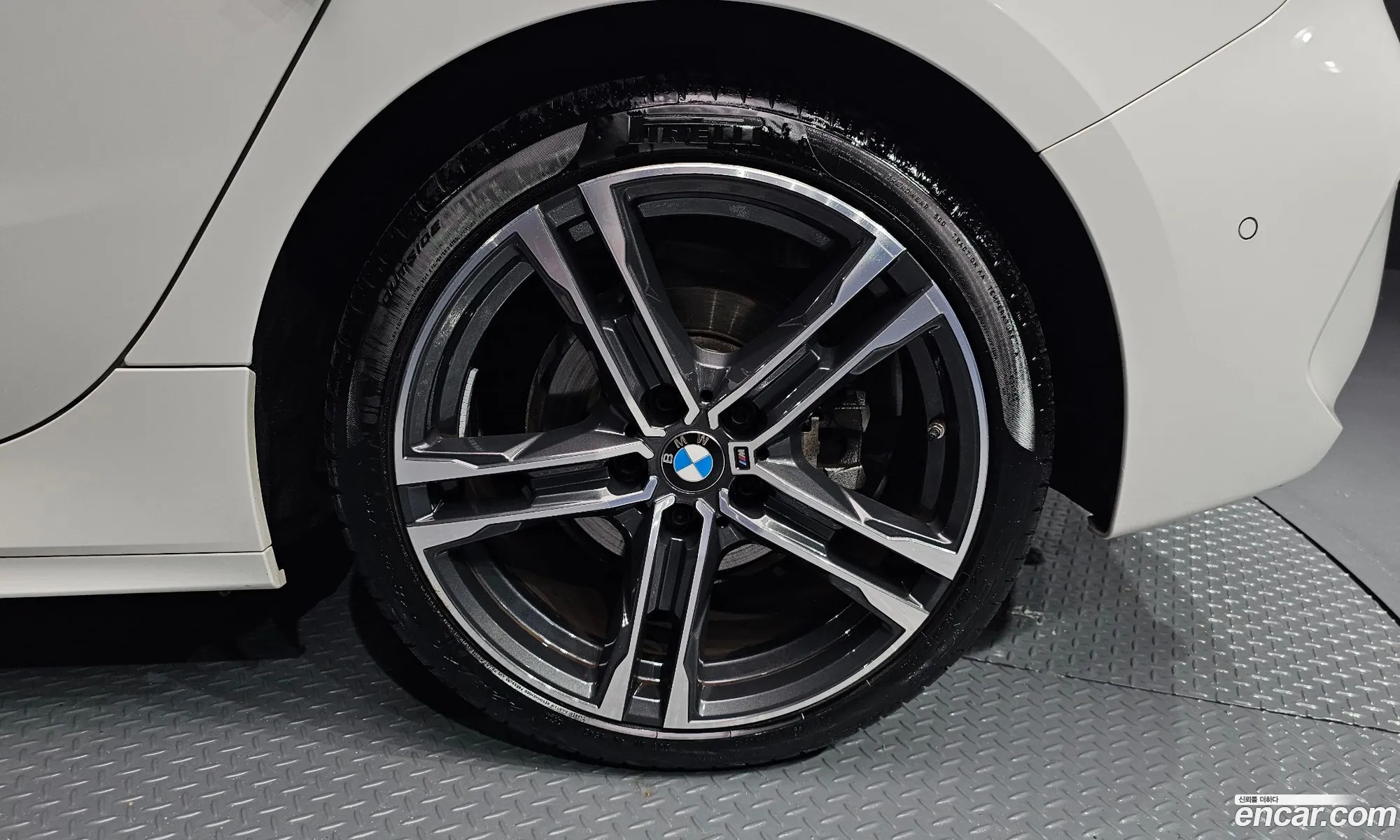 BMW 1 Series F40 118D M Sports - фотография 264422