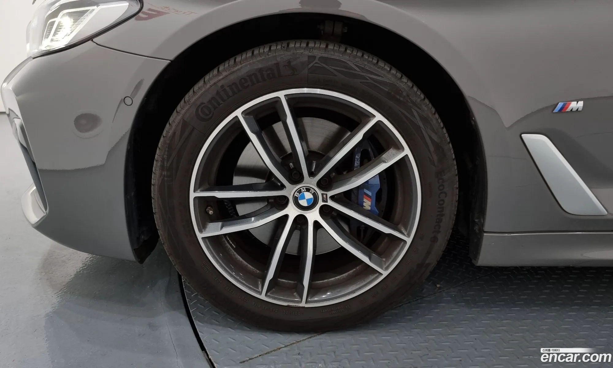 BMW 5 Series G30 523D ​​M Sports - фотография 269769