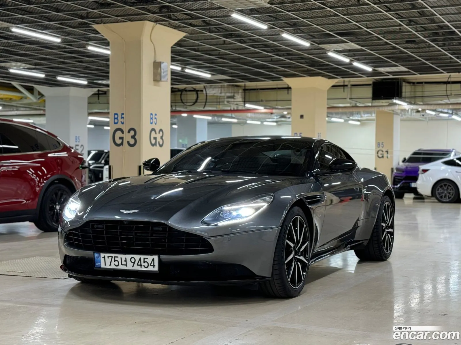 Aston Martin Db11 52 V12 Coupe - фотография 3526340
